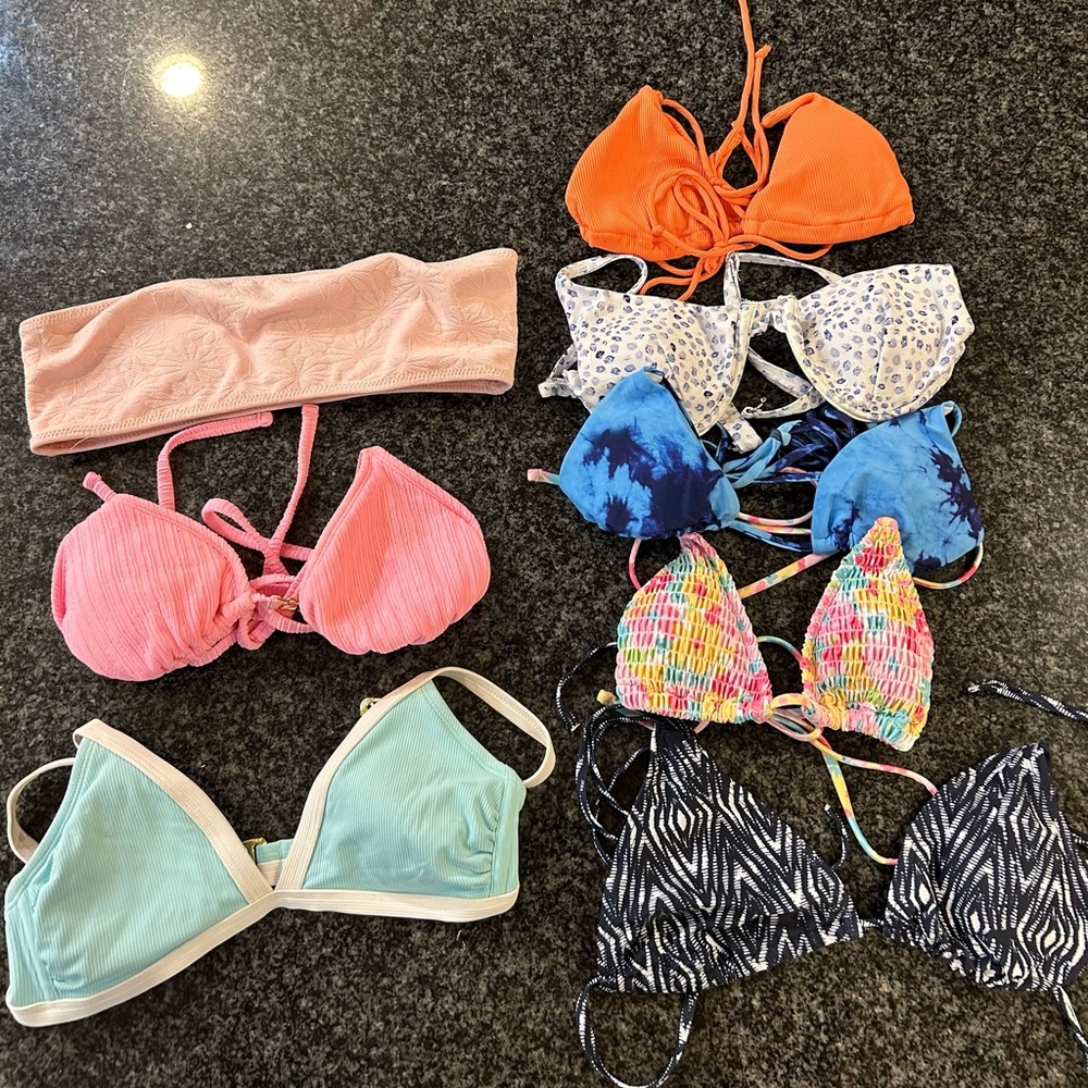 8 BIKINI TOP BUNDLE size S/XS/M (8 for 40$) (4 for $20)